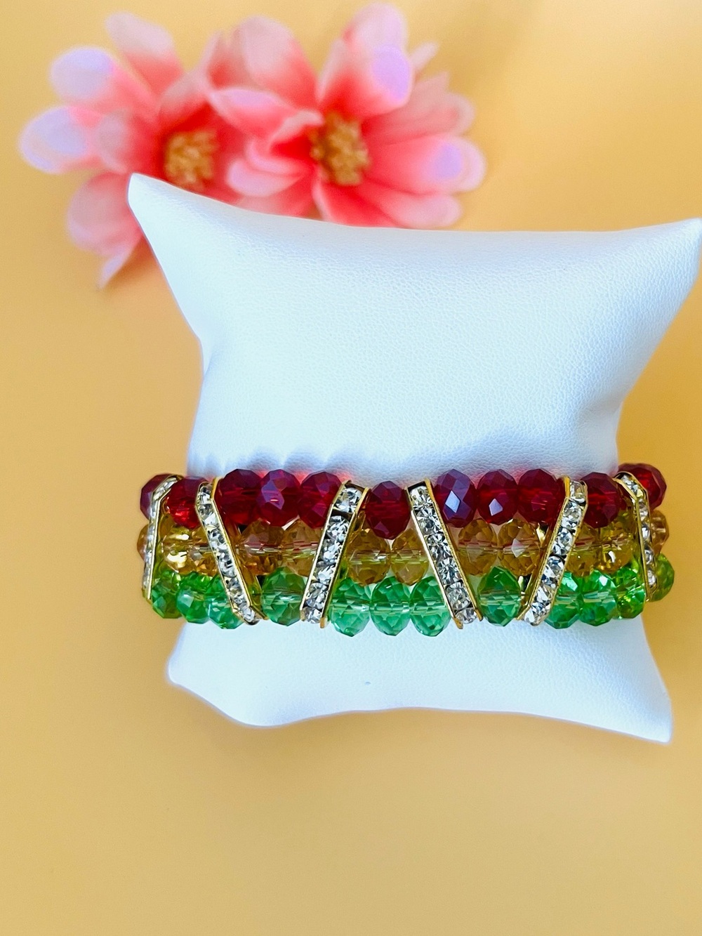 Multi color beaded bracelet gol to flower toggle, NWOT